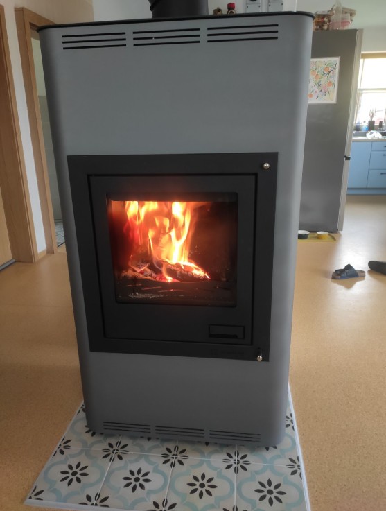 Detail závěsných kamen Malia